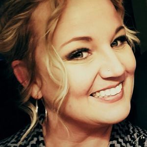 Meet your Posher, Lara